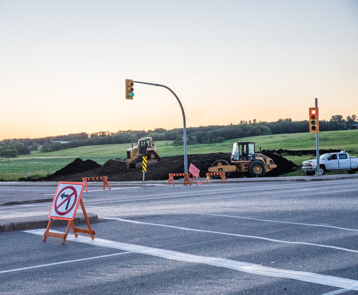 Crews are filling 18th St and Grand Valley Rd dike system gap Buzz